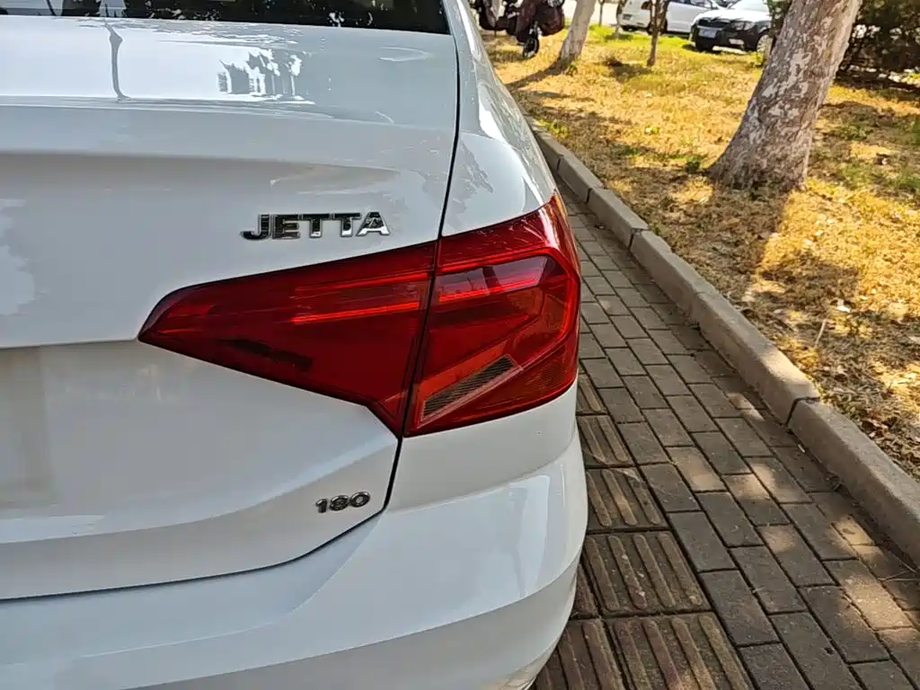Volkswagen Jetta — миниатюра 8