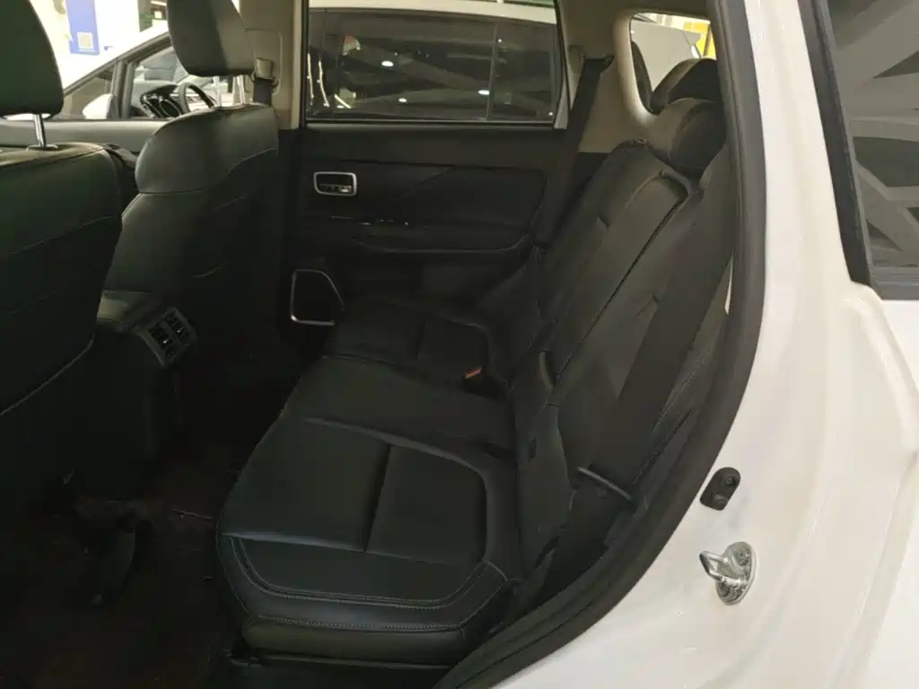 Mitsubishi Outlander — миниатюра 17