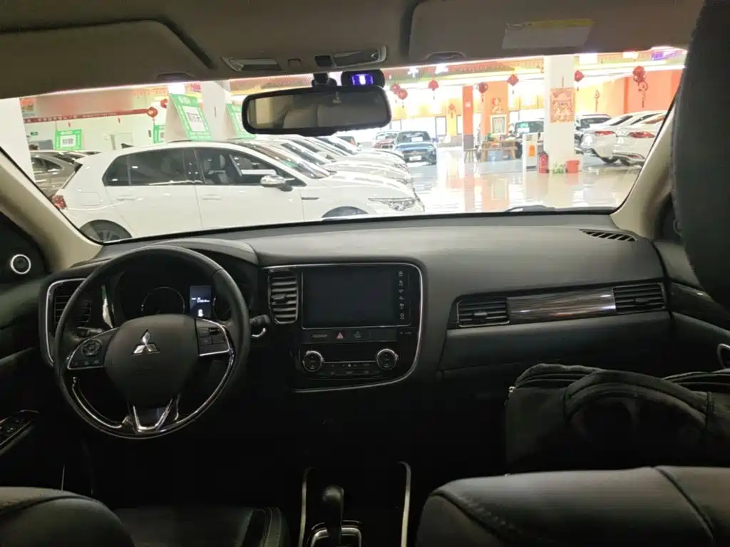 Mitsubishi Outlander — миниатюра 10