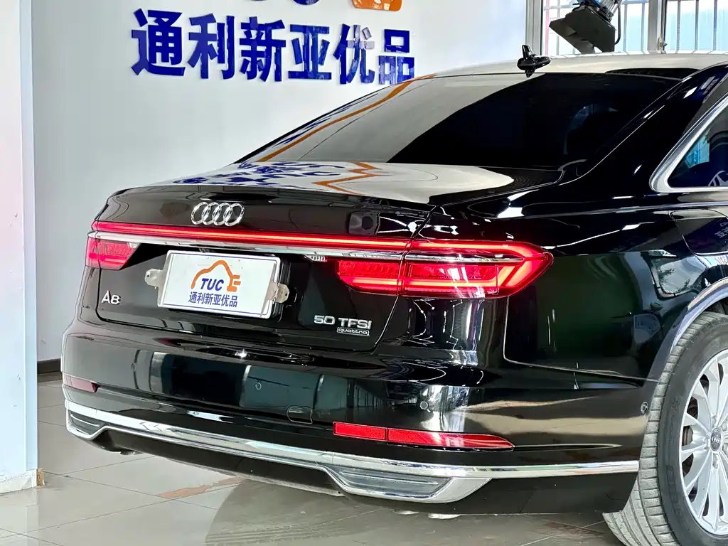 AUDI A8