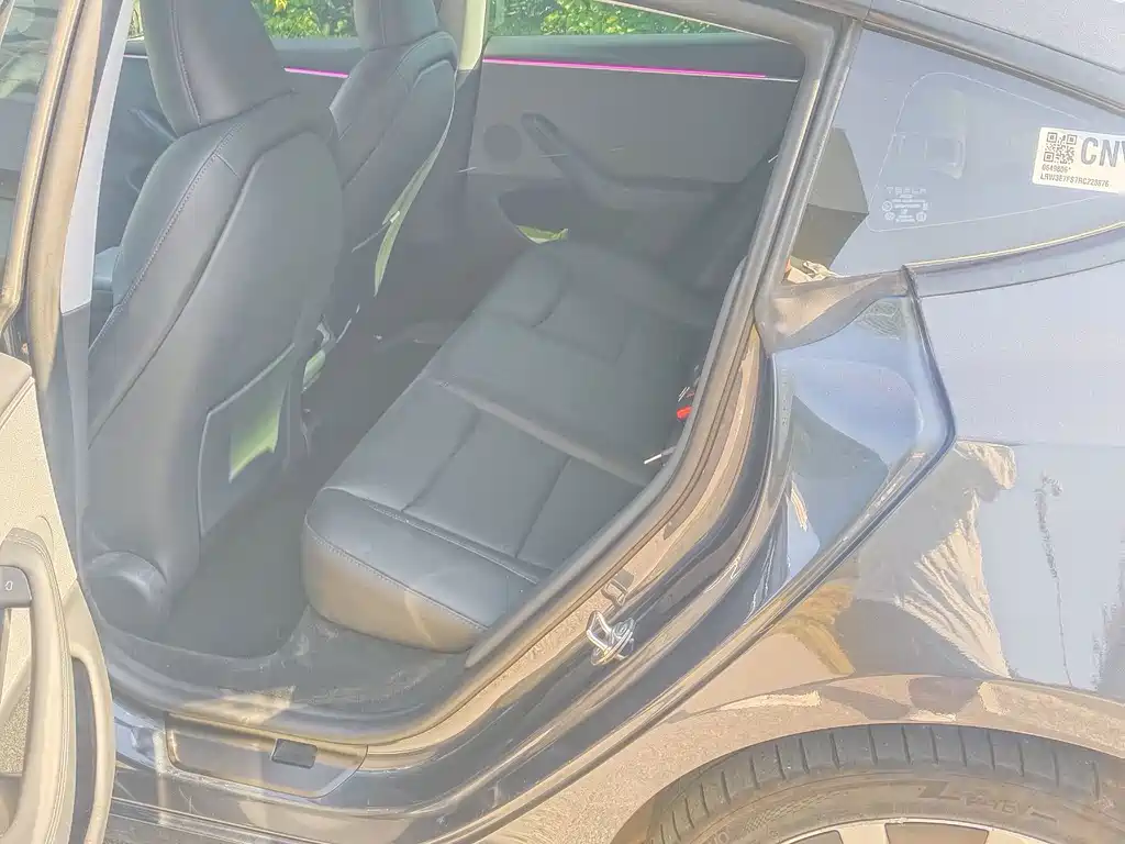 Tesla Model 3 — миниатюра 4