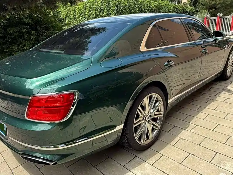 Bentley Flying Spur — миниатюра 7