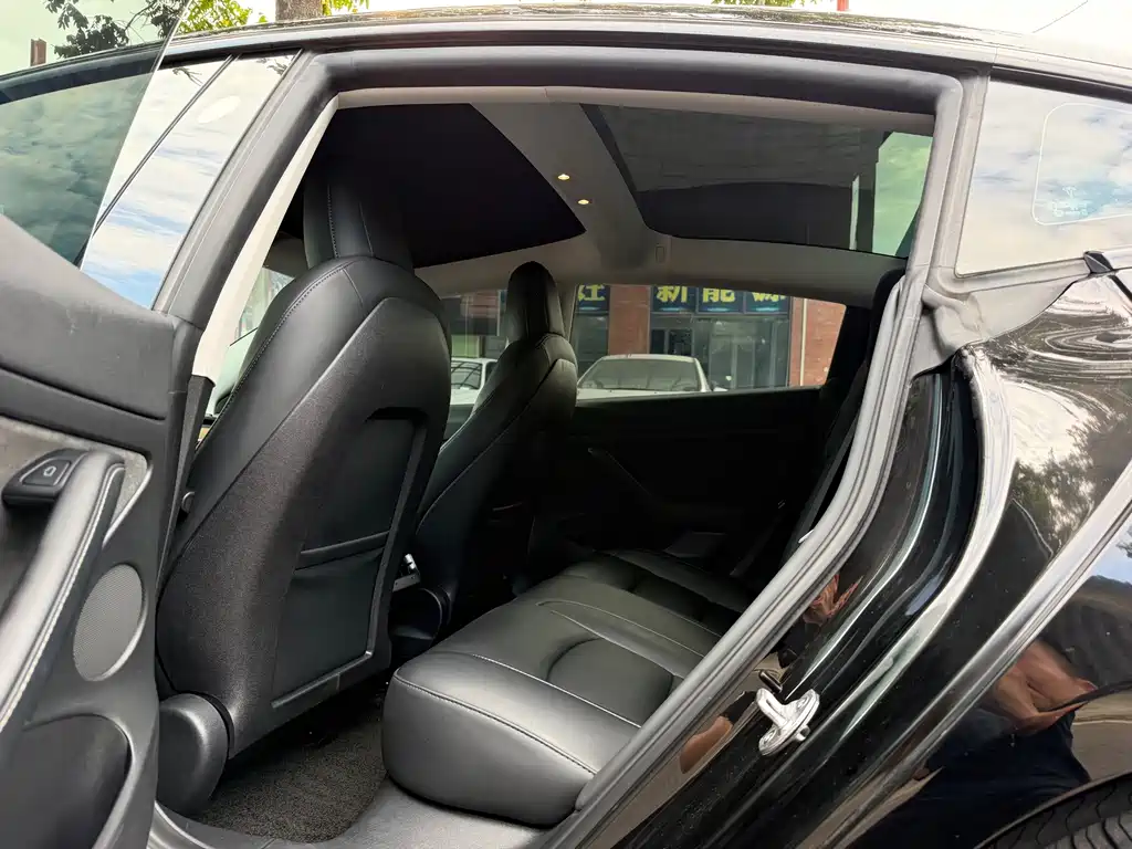 Tesla Model 3 — миниатюра 13