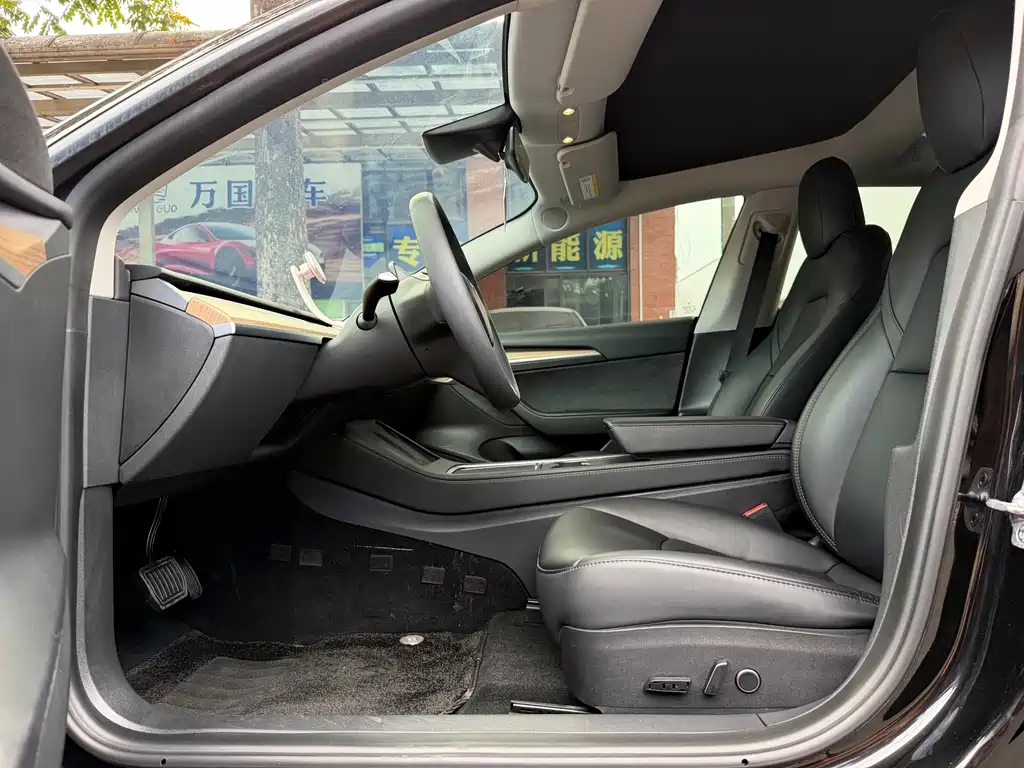 Tesla Model 3 — миниатюра 12