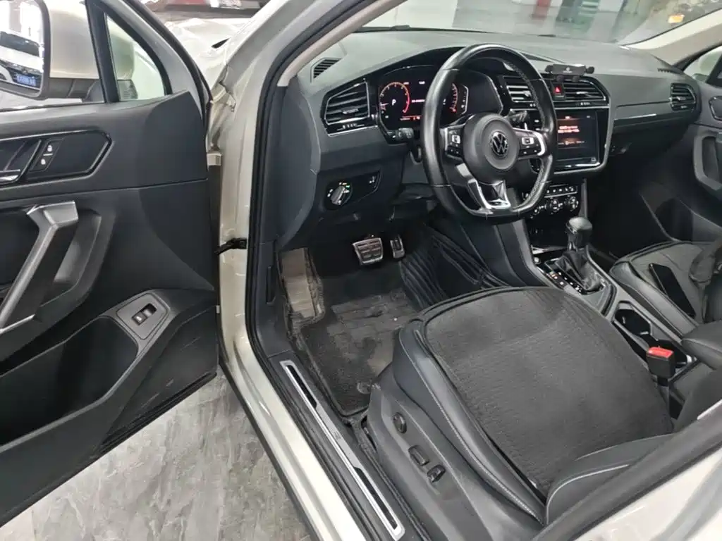 Volkswagen Tiguan L — миниатюра 16
