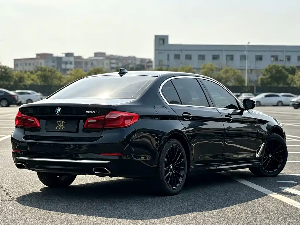 BMW 5 Series — миниатюра 9