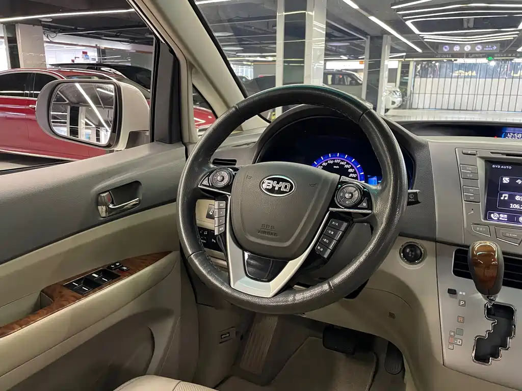 BYD M6 — миниатюра 14