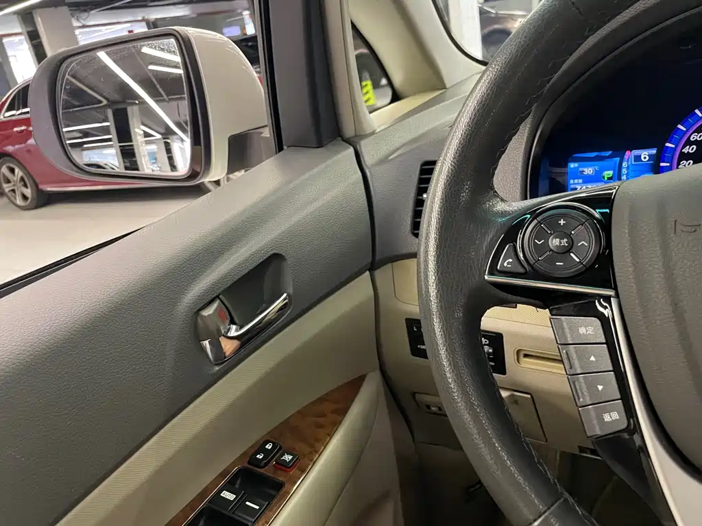 BYD M6 — миниатюра 16