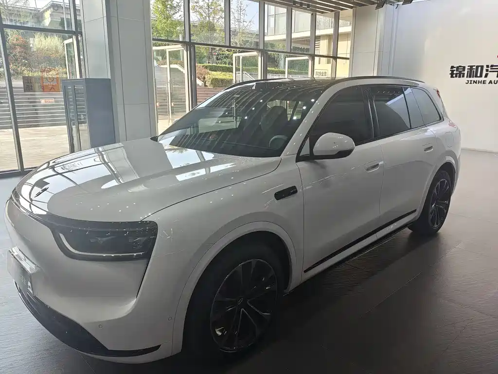 Aito M8 2025 Max+ 53.4kWh 5 мест (192 ）