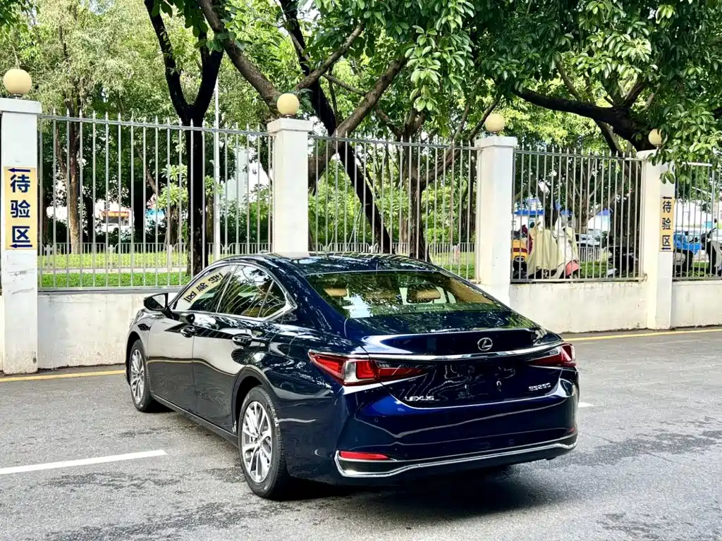 Lexus ES — миниатюра 9
