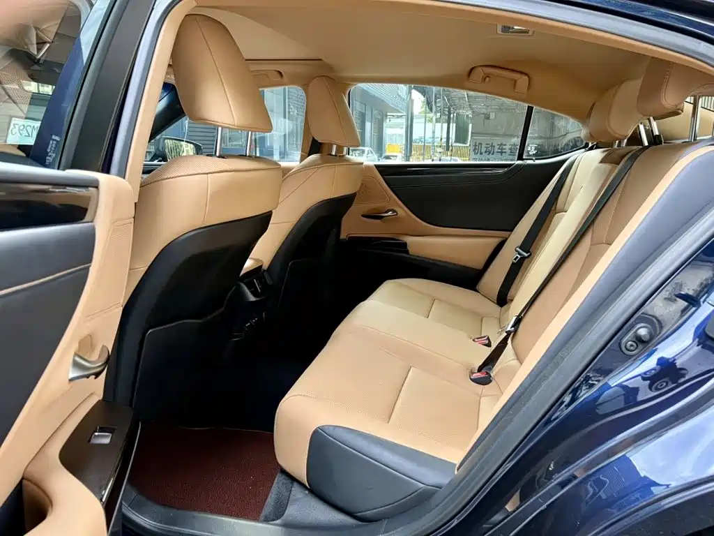 Lexus ES — миниатюра 6
