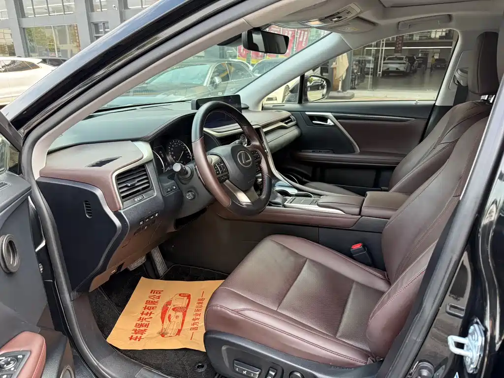 Lexus RX 2020 450hL 7 мест
