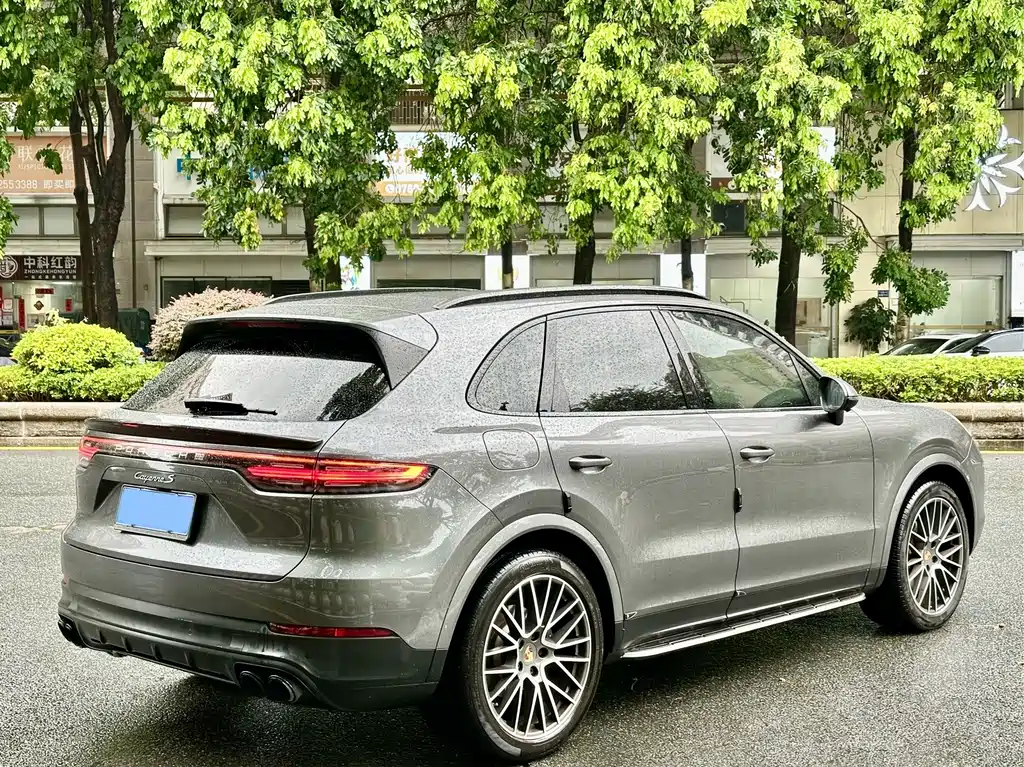 Porsche Cayenne — миниатюра 6