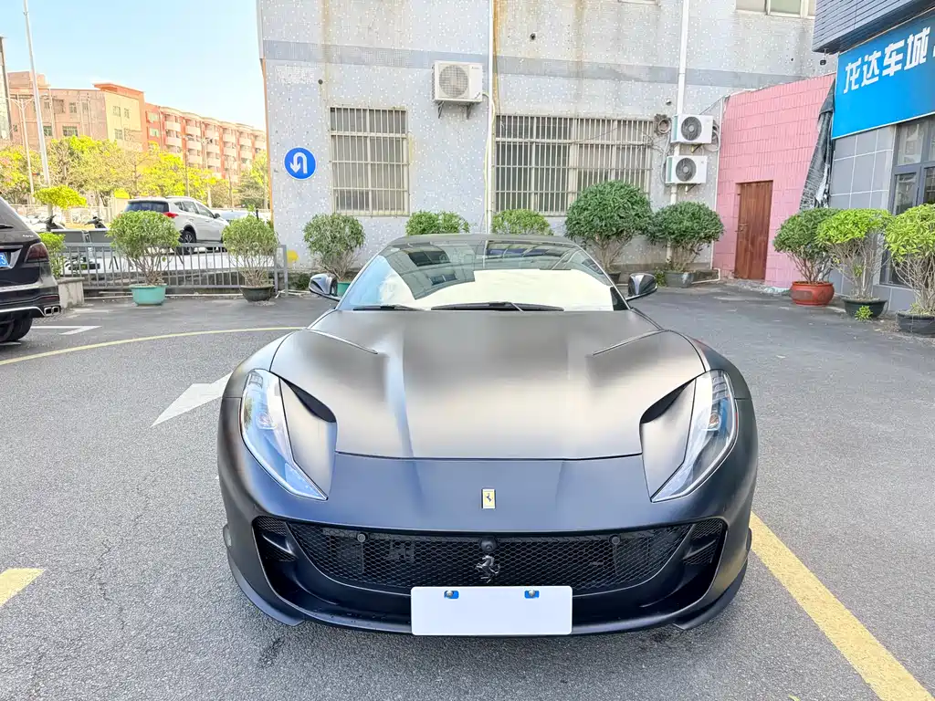 FERRARI 812