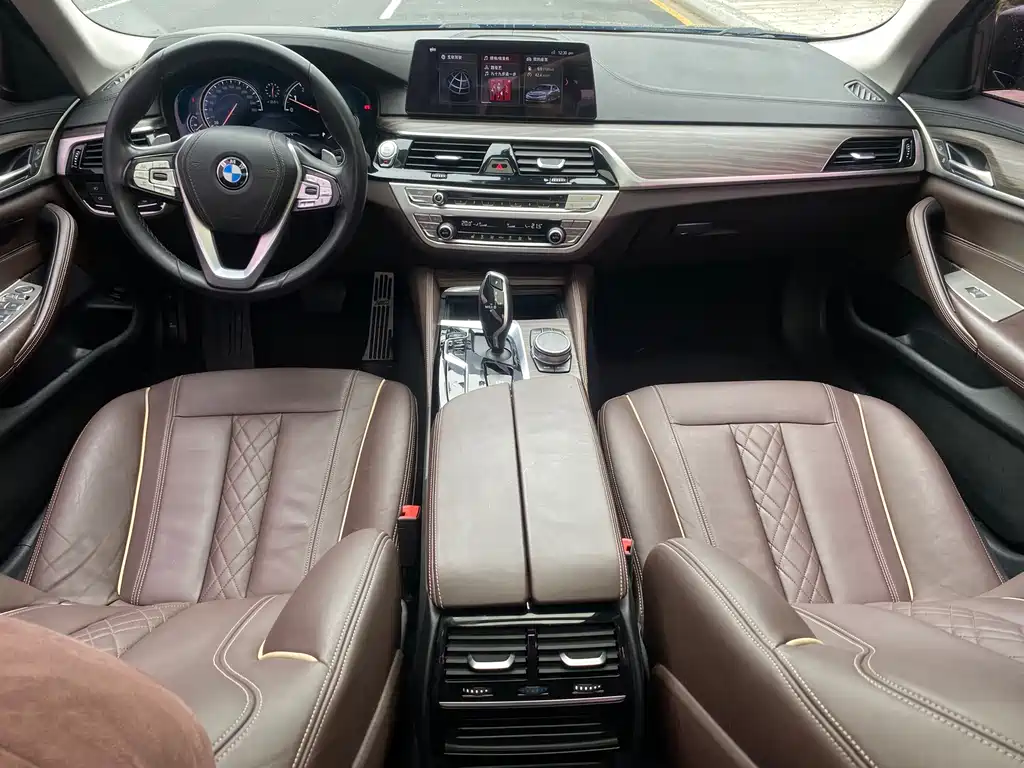 BMW 5 Series — миниатюра 12