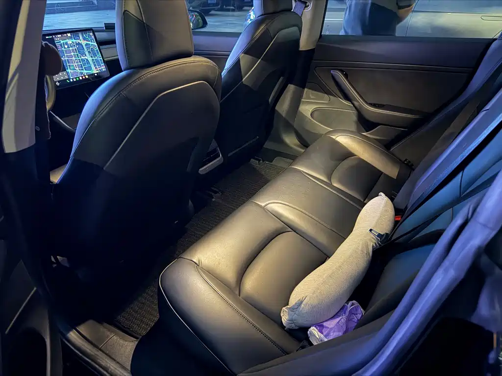 Tesla Model 3 — миниатюра 11