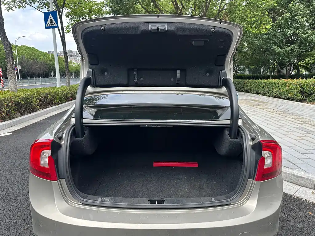 Volvo S60 — миниатюра 17