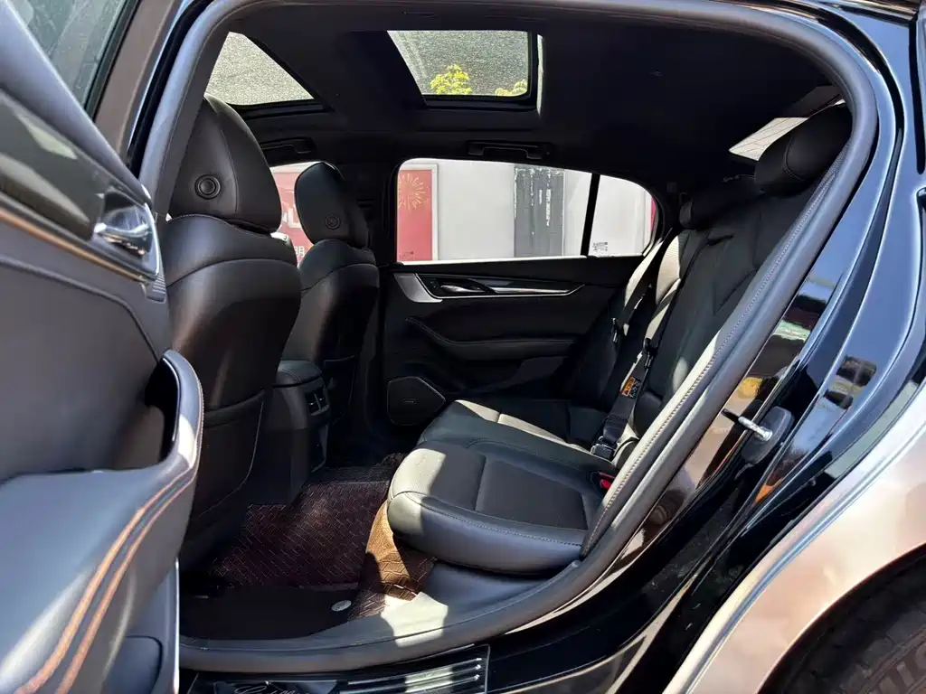 Cadillac CT5 — миниатюра 6