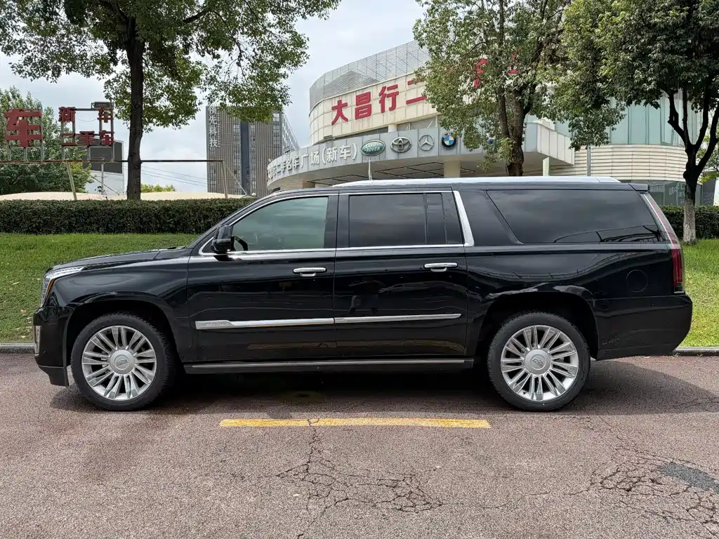 Cadillac Escalade — миниатюра 3