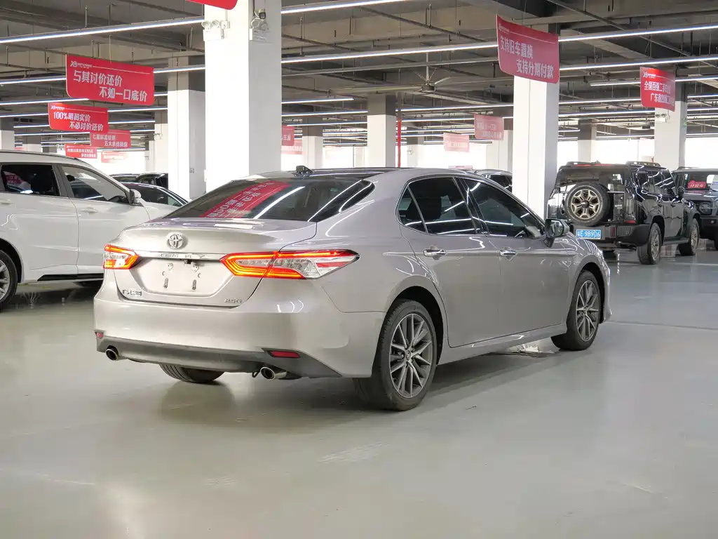 Toyota Camry 2021 2.5G Luxury