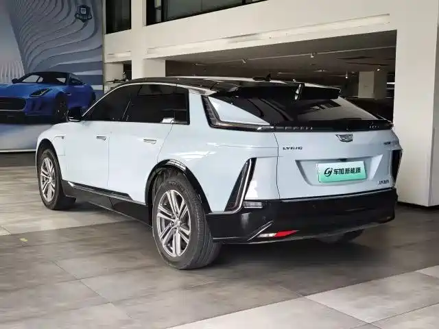 Cadillac IQ 2022 Luxury