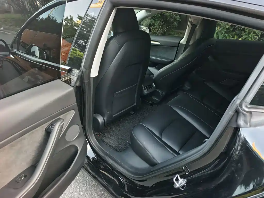 Tesla Model 3 — миниатюра 24