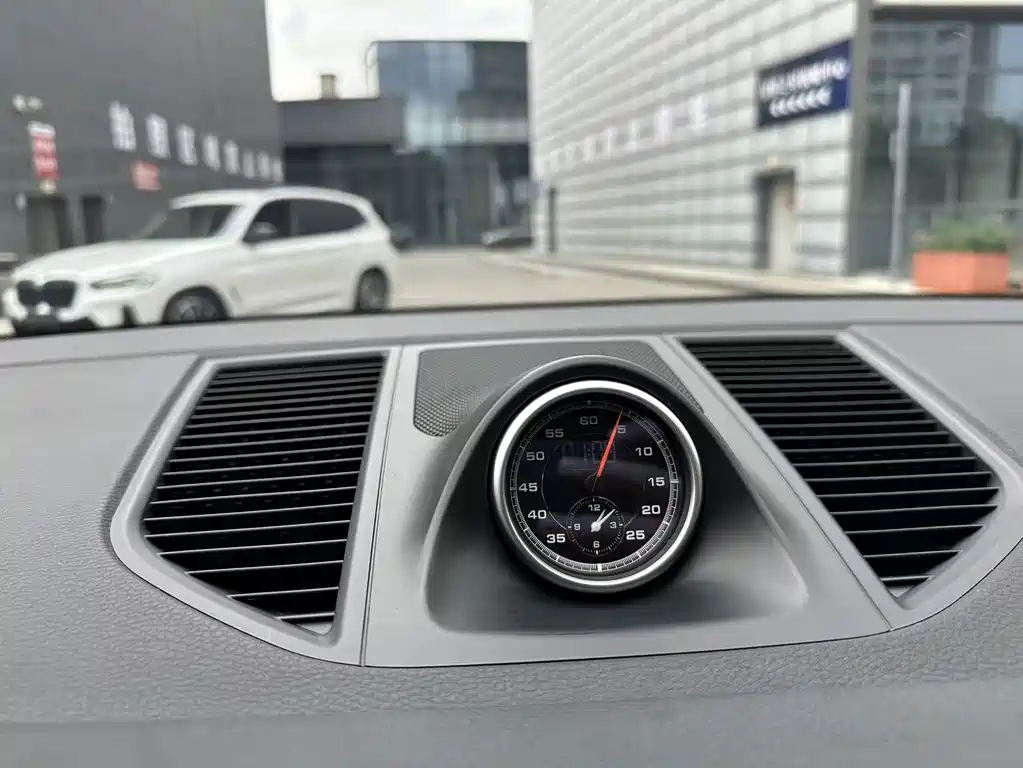 Porsche Macan — миниатюра 14