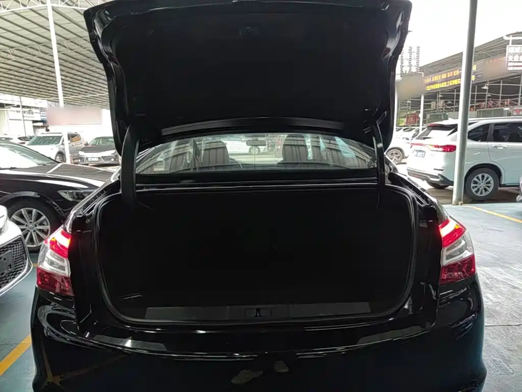 Peugeot 408 — миниатюра 19