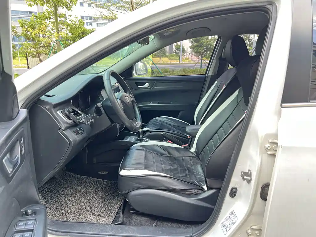 Bestune B30EV — миниатюра 10