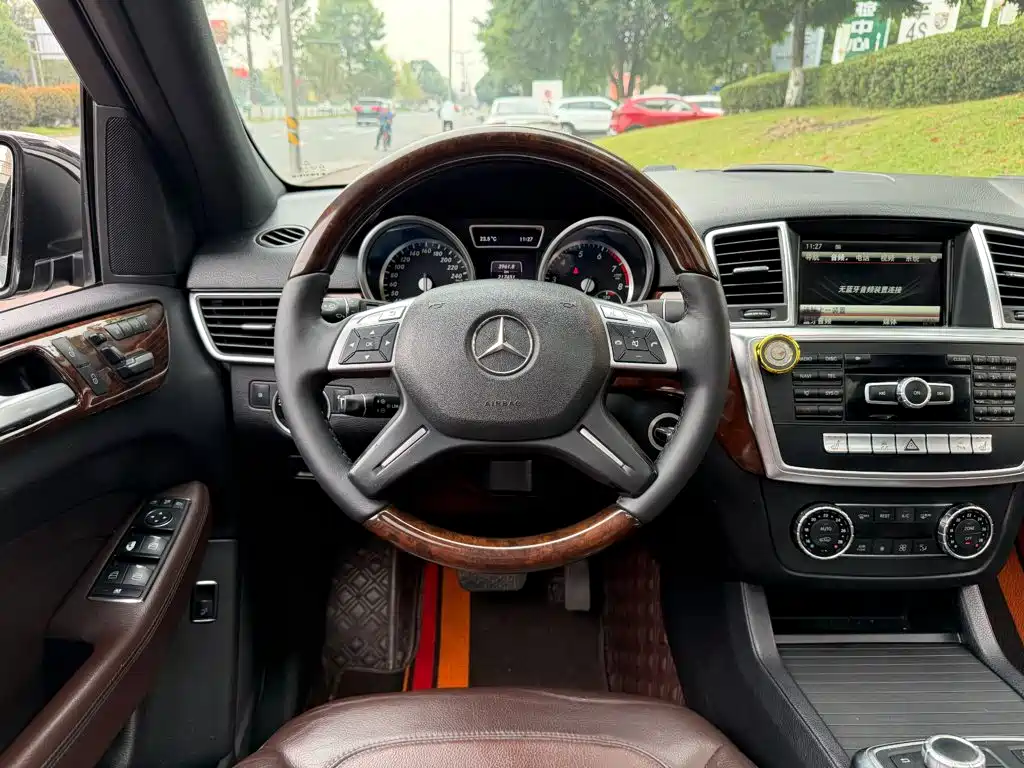 Mercedes-Benz M-Class — миниатюра 14