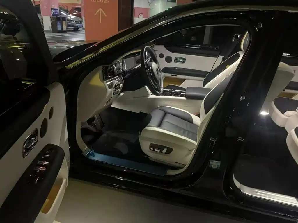 Rolls-Royce Ghost — миниатюра 3