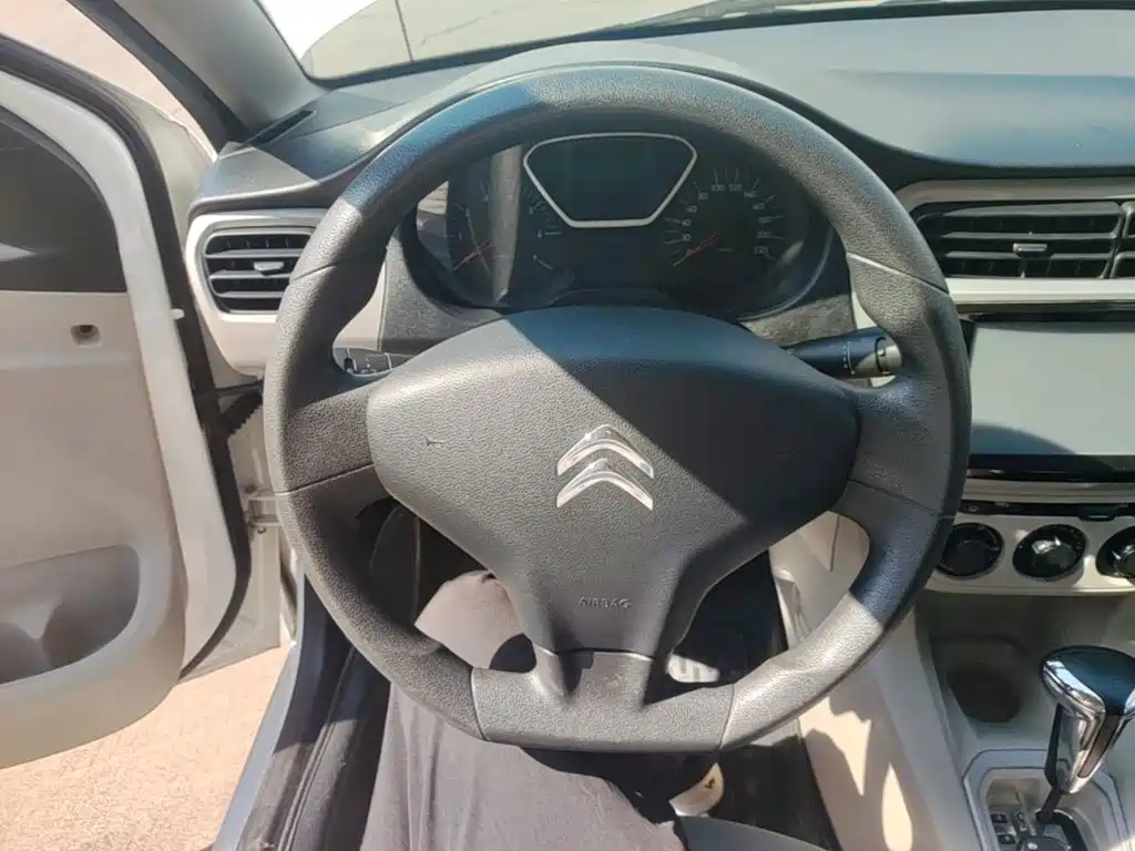 Citroen Elysee — миниатюра 11