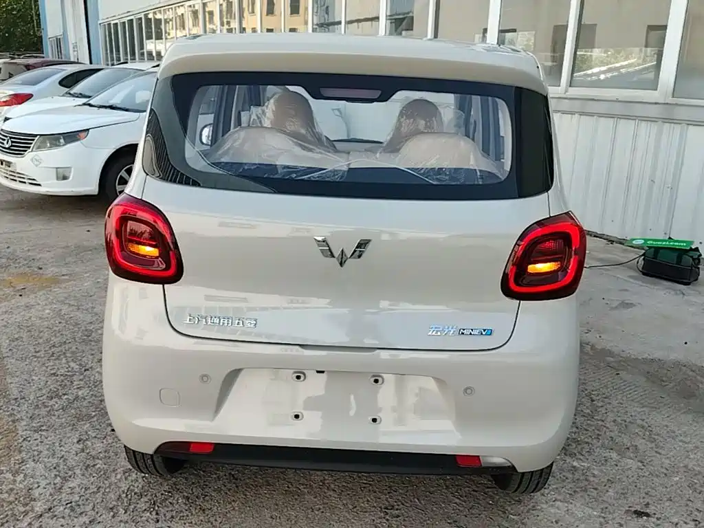 Wuling MINIEV — миниатюра 6