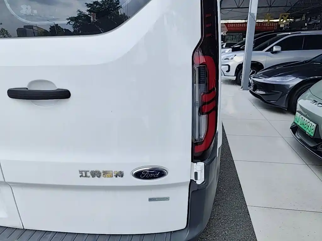 Ford Transit — миниатюра 8