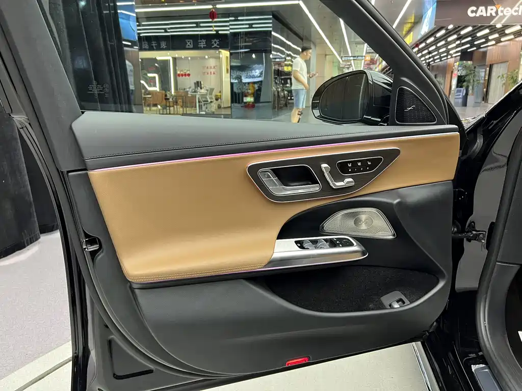 Mercedes-Benz E-Class 2024 — фото 12
