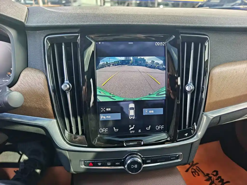 Volvo S90 PHEV — миниатюра 13