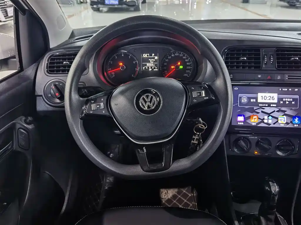 VOLKSWAGEN POLO