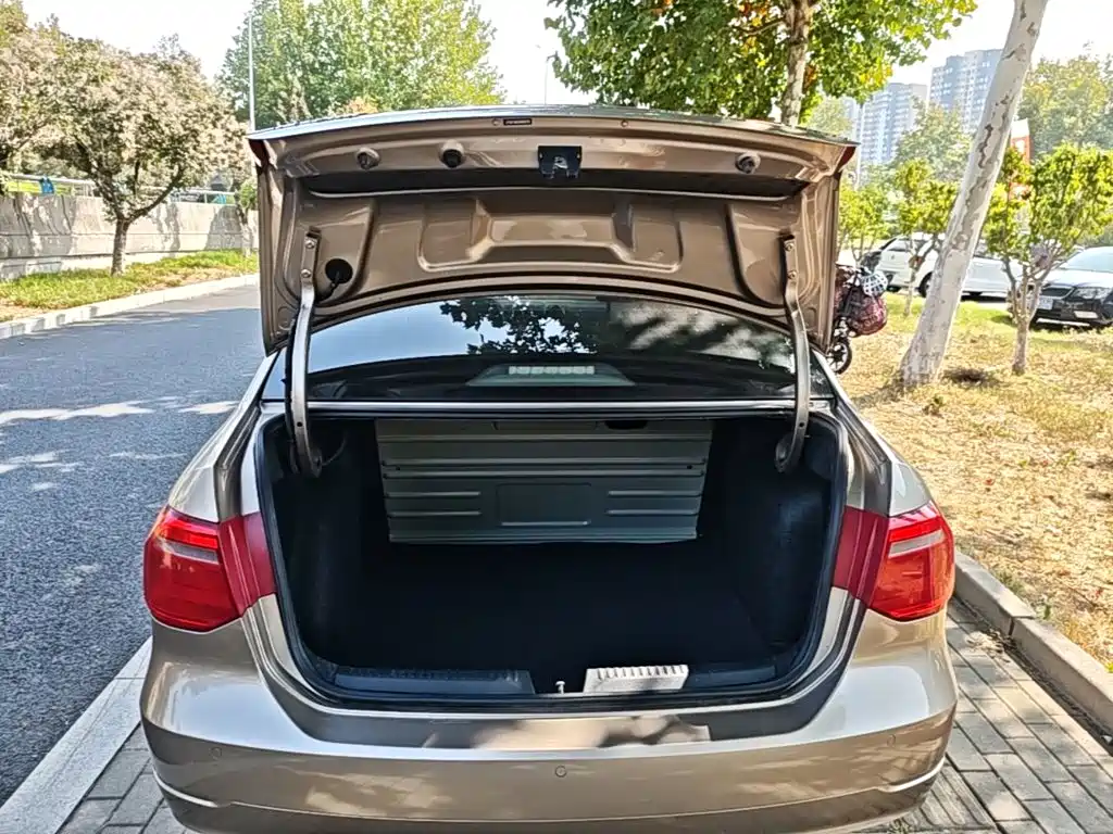 Volkswagen Jetta — миниатюра 19