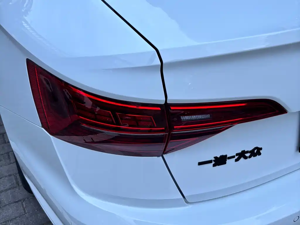 Volkswagen Sagitar 2019 200TSI MT Comfort VI