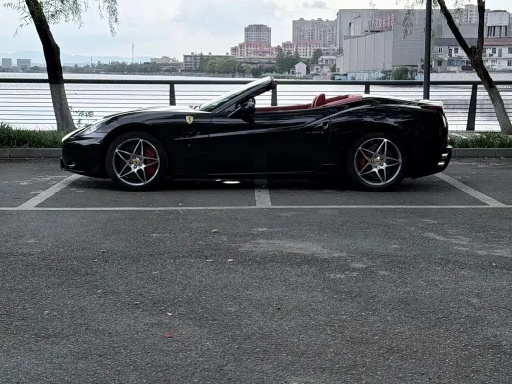 Ferrari California T 2009 4.3L