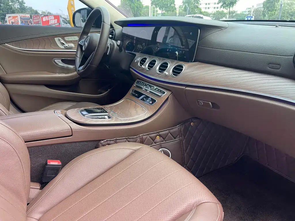 Mercedes-Benz E-Class — миниатюра 16