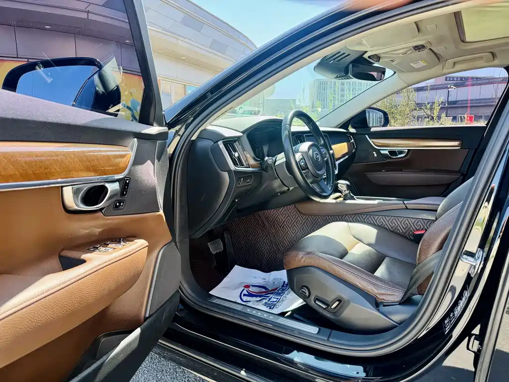 Volvo S90 — миниатюра 6