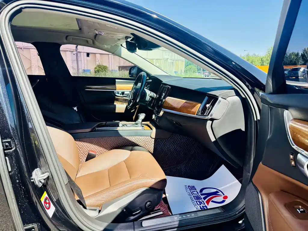 Volvo S90 — миниатюра 9