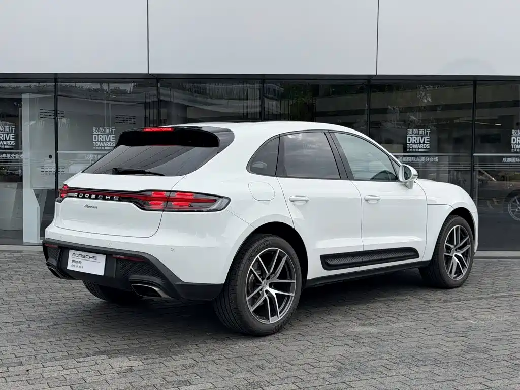 Porsche Macan — миниатюра 3