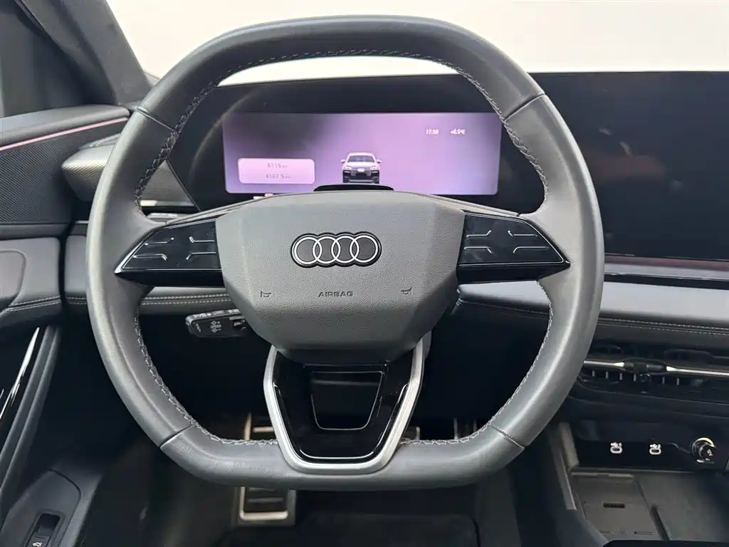 AUDI Q6L E TRON