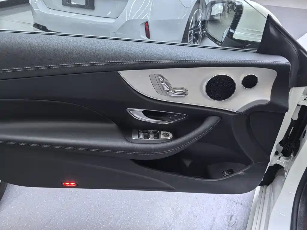 Mercedes-Benz E-Class (Import) — миниатюра 5