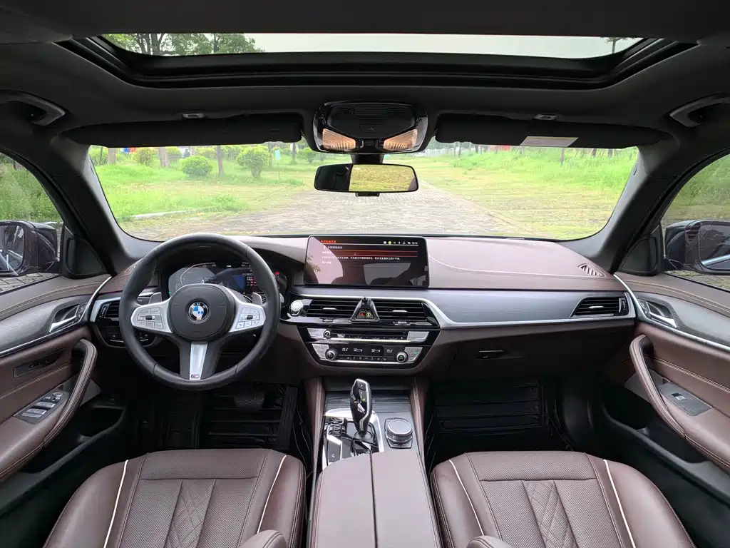 BMW 5 Series — миниатюра 13