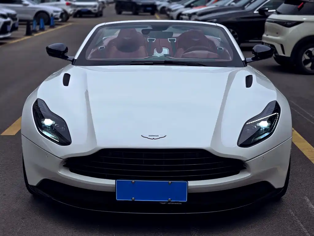 Aston Martin DB11 — миниатюра 2