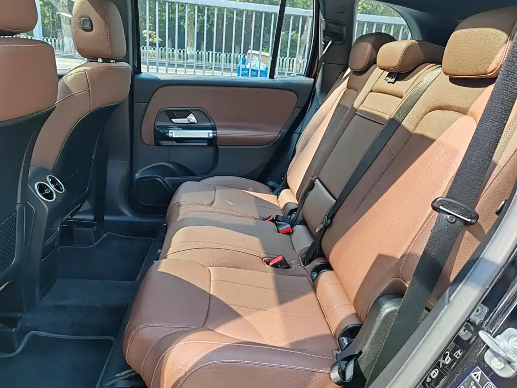 Mercedes-Benz GLB — миниатюра 11