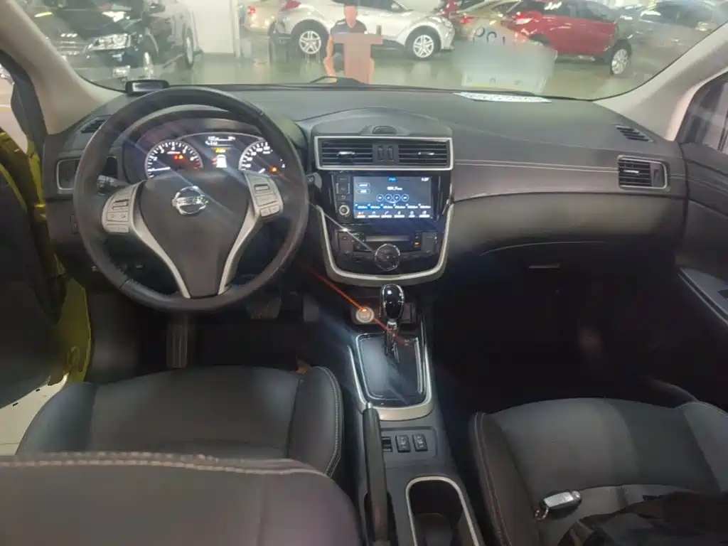 Nissan Tiida — миниатюра 10